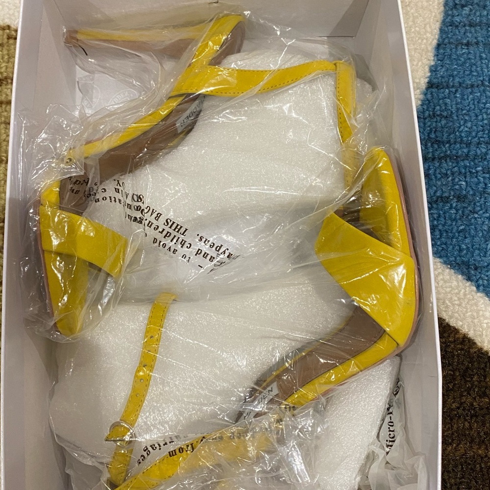 Yellow heels - Picture 3 of 6